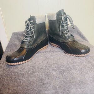 Magellan Outdoor Winter Lined Insulated Boots Woman’s Size 7 Forest Green EUC